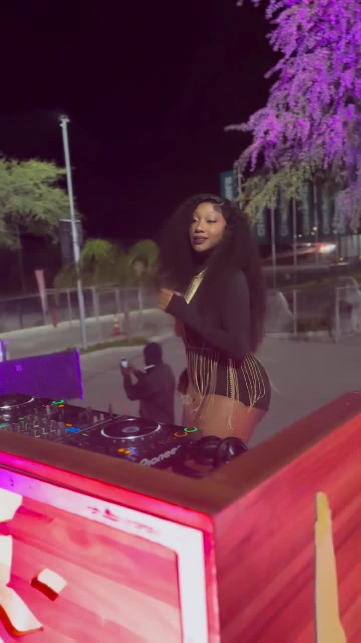 Dj Ayanda (2) thumbnail