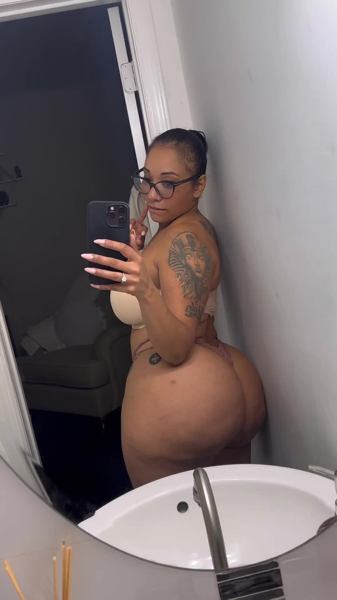Therealchela thumbnail